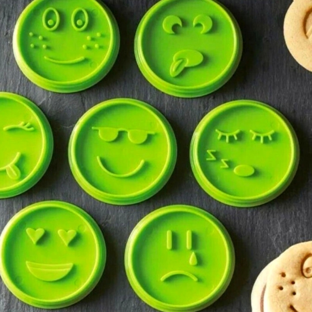 Pampered Chef Emoji Cookie Cutters Set l Set: 7 PCs bright light green
